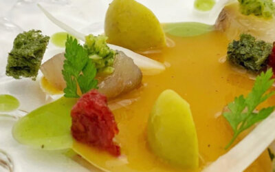 Mullaor de aceituna Gordal con mújol, tartar de aceituna Manzanilla y perifollo.