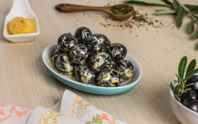 5 formas de dar a las aceitunas de la despensa un toque diferente con ingredientes de nuestro día a día