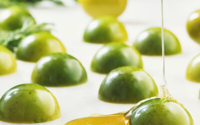 Bombón fresco de aceitunas Gordal, romero, naranja y miel