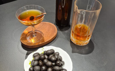 Aceituna Hojiblanca con cocktail de tomate y encurtidos